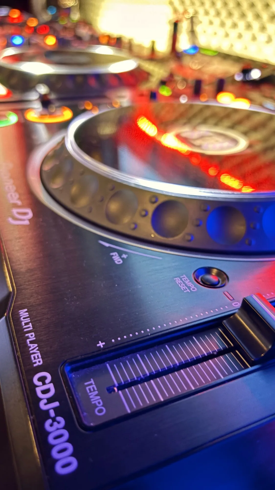 Detalhe do CDJ-3000 usado nas aulas de DJ